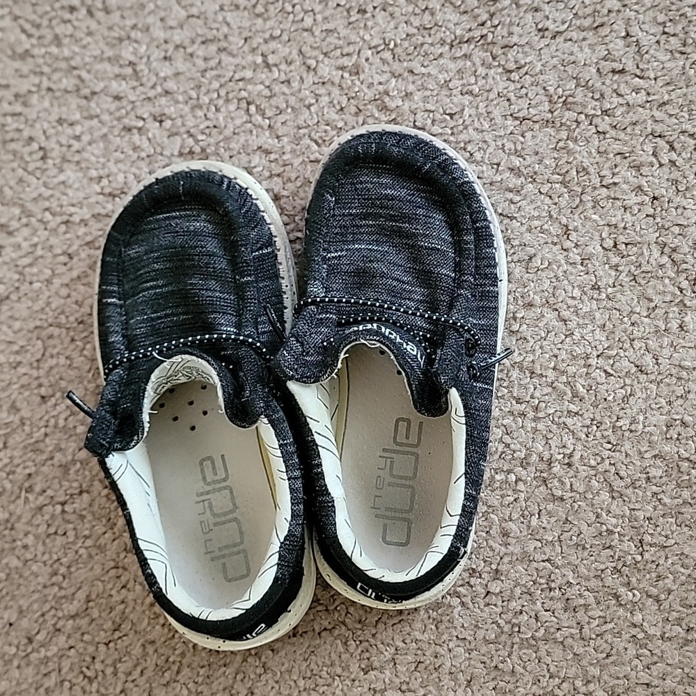 Hey dude size 9 black